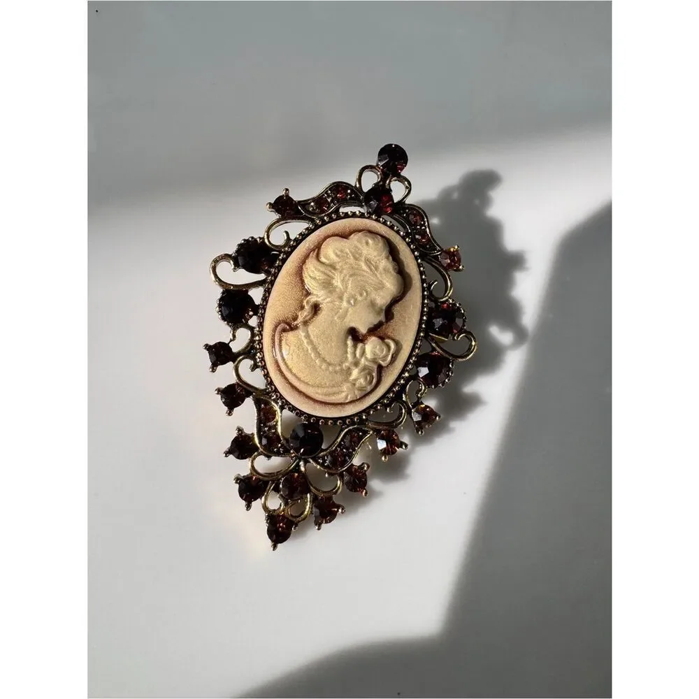 Vintage Cameo Brooch in Cream and Brown with Gold Filigree